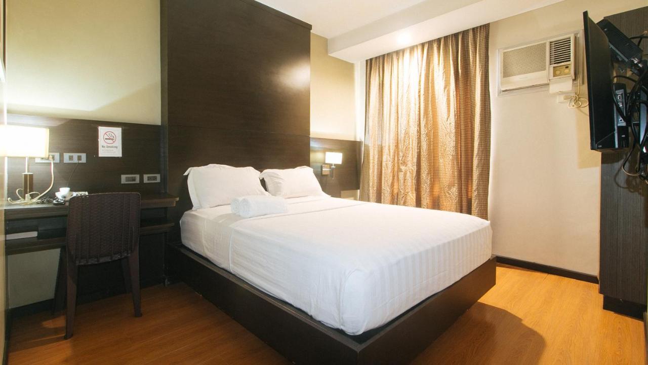 Lorenzzo Suites Hotel Makati City Екстериор снимка