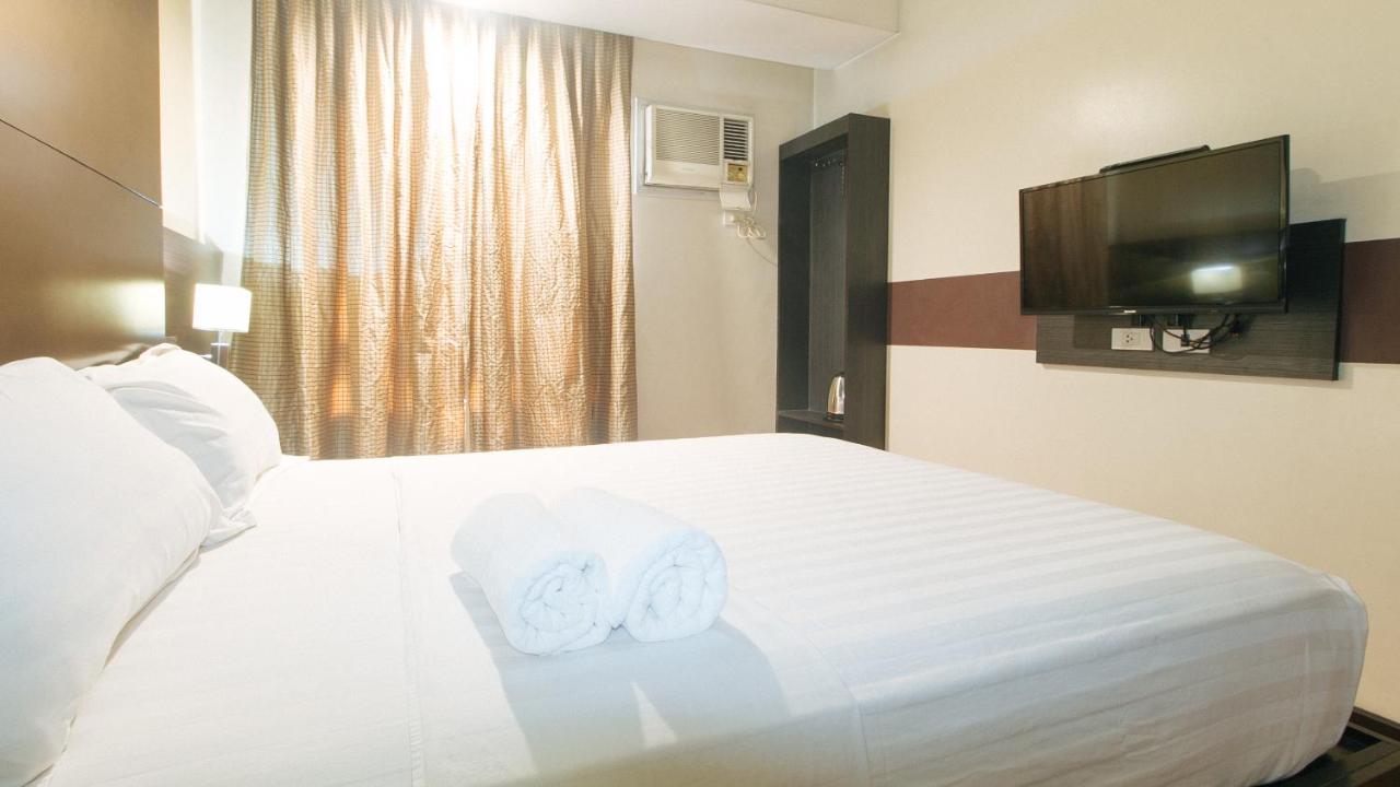 Lorenzzo Suites Hotel Makati City Екстериор снимка