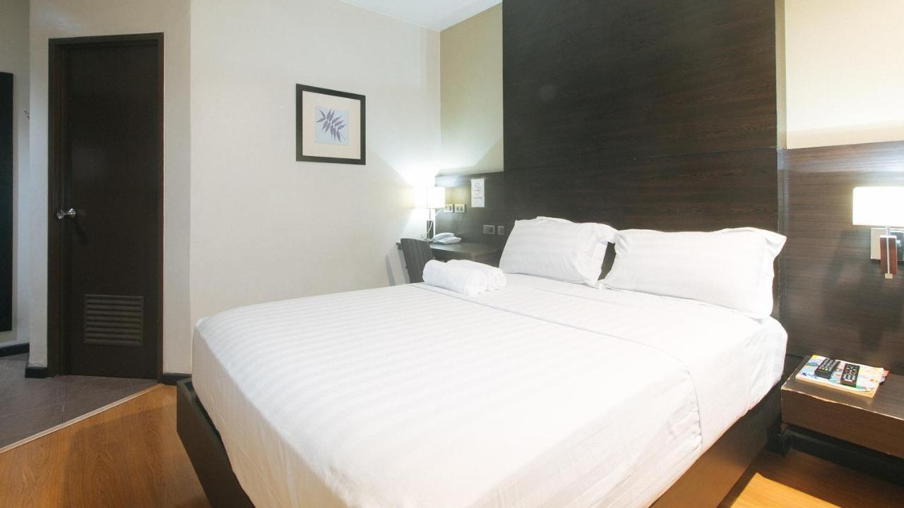 Lorenzzo Suites Hotel Makati City Екстериор снимка