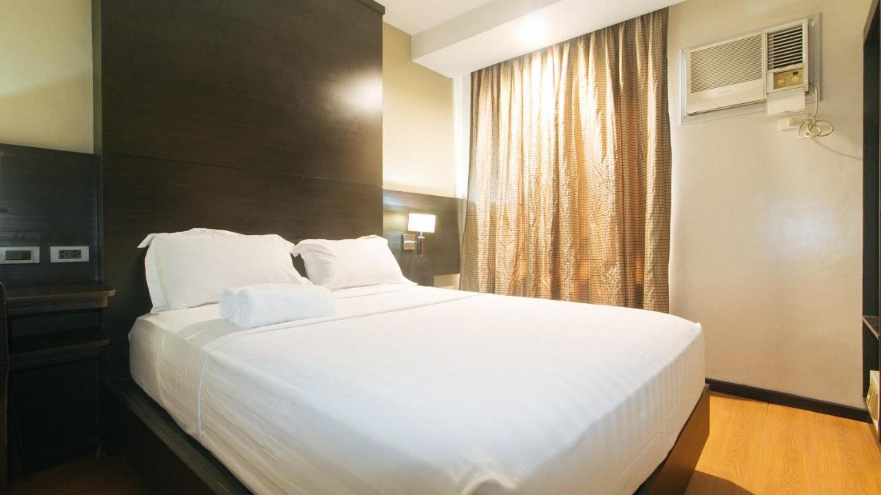Lorenzzo Suites Hotel Makati City Екстериор снимка