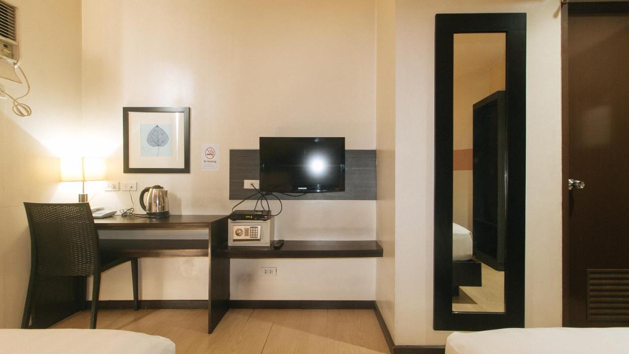 Lorenzzo Suites Hotel Makati City Екстериор снимка