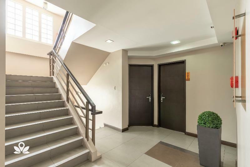 Lorenzzo Suites Hotel Makati City Екстериор снимка